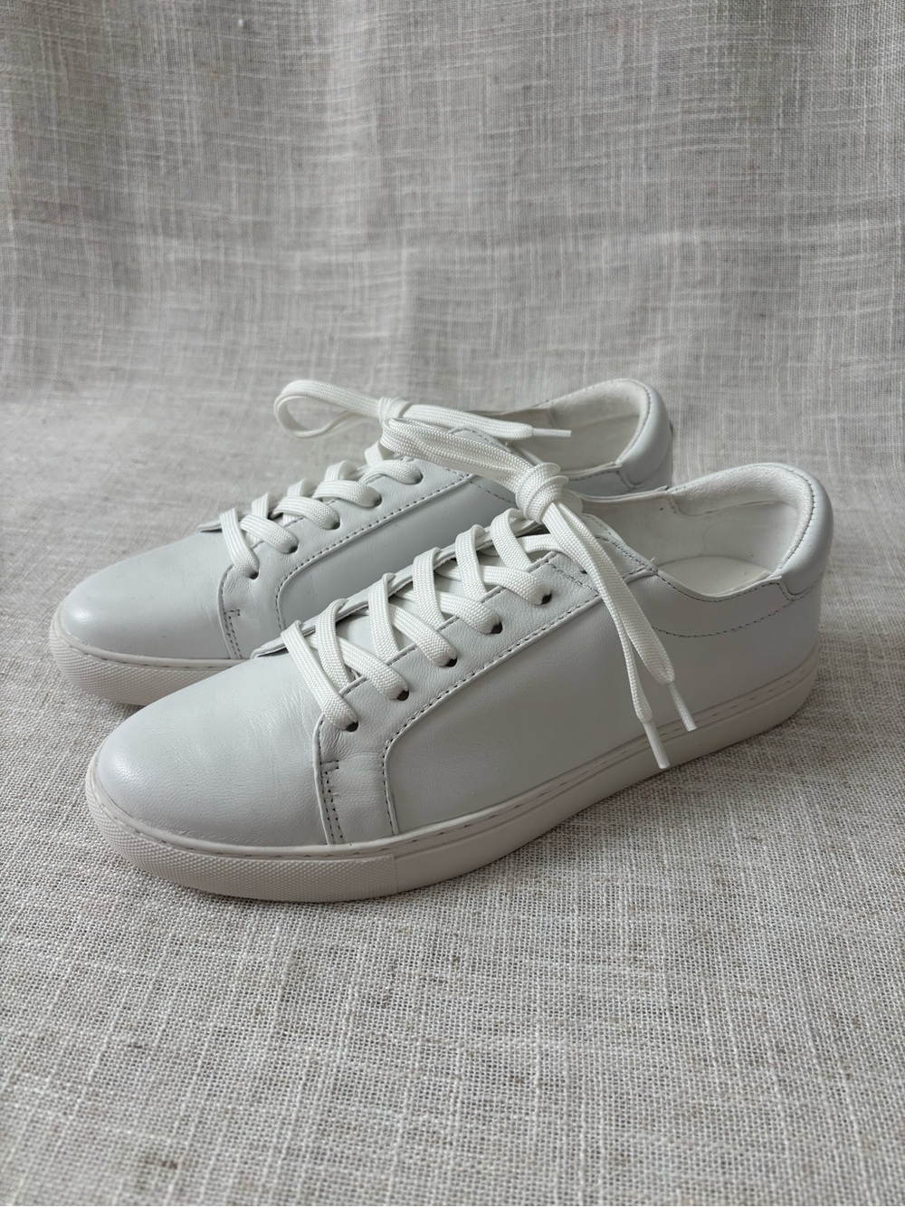 NIB Kenneth Cole Kam Classic White Gold Stripe Leather Sneaker Shoes 9